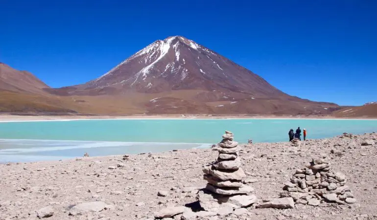 laguna verde sud lipez bolivie avec volcan licancabur en arrière-plan