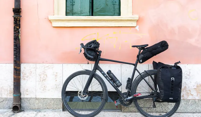 Bikepacking en Europe 2026 : itinéraires, équipement et budget