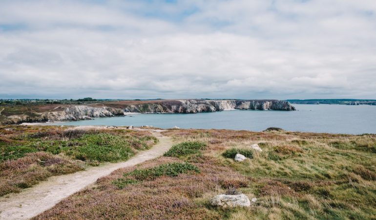 Voyage en van en Bretagne : itinéraires, spots et parkings gratuits